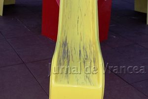 FOTO: Tobogan distrus cu rolele. Cum arată Velo Park după o joacă nesupravegheată