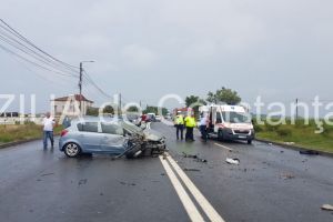 Imagini de la eveniment. Accident rutier grav pe DN 39 intre Eforie Nord si Eforie Sud. Trei masini implicate. Sunt victime incarcerate 
