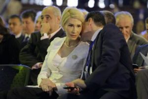 Liberalii vor să dărâme guvernul cu vorba bună