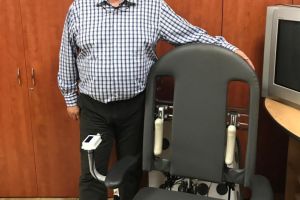 VIDEO Super invenţie „Made in Sibiu” – Scaunul care îţi întinde coloana vertebrala