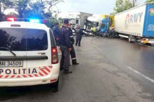Accident la Cotmeana – Trei tiruri, un morman de fiare