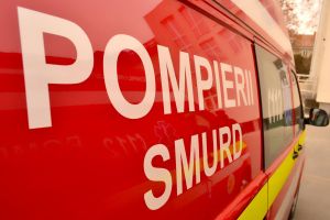 O femeie care s-ar fi aruncat în canalul de fugă al râului Bistriţa, scoasă din apă de trecători