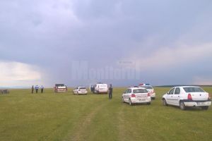 Urmărire după un motociclist şi focuri de avertisment trase de poliţişti