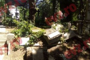 Mafia locurilor de veci loveşte din nou! Zeci de mii de morminte vor ajunge pe mâna samsarilor