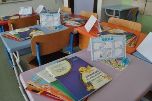 De Ziua Învăţătorului, elevii merg la şcoală, dar nu fac orele obişnuite