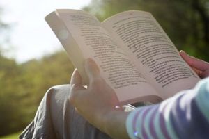 Caravana literară a Bibliotecii Judeţene ”Lucian Blaga” Alba va ajunge în mijlocul elevilor de la Colegiul Tehnic Apulum din Alba Iulia