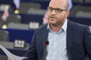 Italia: un ministru important al noului Guvern se opune familiilor homosexuale