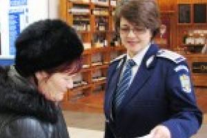 Daca e marti, politistii vorbesc femeilor