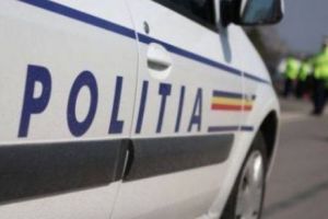 POLIȚIST BĂTUT în maşina MAI de un tânăr BEAT
