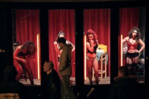 Românii nu au voie la prostituţie în Olanda?!… CURVE DIN CĂLĂRAȘI ÎN… OLANDA?!… DA! DA’ CU… TAXE!