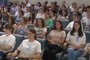 Ministerul Educaţiei propune, în premieră, locuri speciale la admiterea la facultate pentru ...