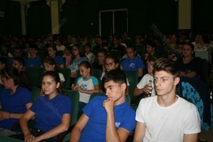 Premii pentru cei mai harnici elevi din judeţ care au strâns baterii uzate, becuri arse şi DEEE