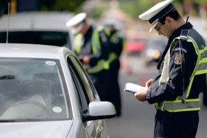 Beat criţă pe şoselele Sătmarului. Șofer inconştient, prins de poliţişti