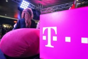 Vodafone şi Telekom, mutare în premieră. Decizia va afecta toţi clienţii ambelor companii