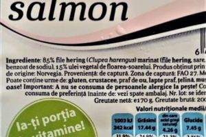 File de hering cu etichetă de somon, vândut la Constanţa. Lanţ de supermarketuri amendat de OPC pentru practici înşelătoare 

