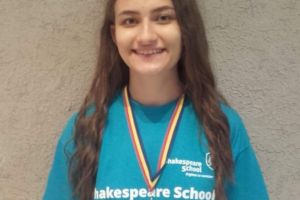 O adolescentă din Arad a câştigat cel mai mare concurs naţional de creaţie în limba engleză