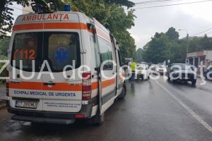 Imagini de la eveniment. Accident rutier in Constanta, in zona Abator. Doua masini, implicate si doua persoane ranite