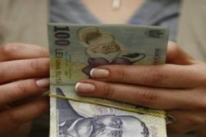 Percheziţii la persoane bănuite de delapidare