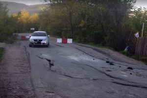 DRDP Iaşi: Încep lucrările pentru redeschiderea circulaţiei pe DN 12B, Tg. Ocna – Slănic Moldova
