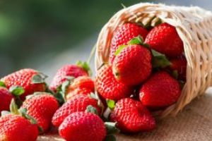 Consumul de fructe rosii poate reduce efectele cancerului