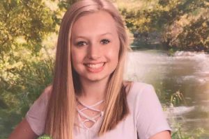 Copila de 13 ani care trăieşte după ce a fost împuşcată de şapte ori de un coleg de clasă