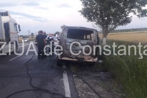 Imagini de la eveniment. Masina in flacari pe DN3 intre Constanta si Valu lui Traian. Pompierii chemati in ajutor