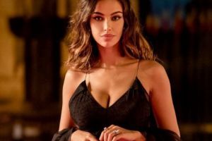 Mădălina Ghenea a încins spiritele la TIFF într-o rochie de senzaţie