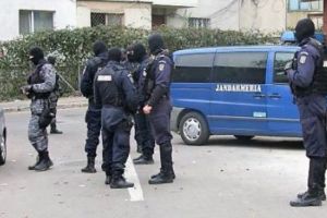 Incident ȘOCANT la Botoşani. Bărbat bătut crunt de jandarmi: „Unul stătea cu piciorul pe capul meu şi altul mă lovea cu bastonul”