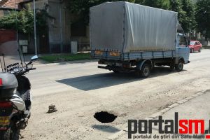 FOTO/VIDEO. Istorie (prostie) cu repetiţie. Iar se surpă şoseaua la Burdea