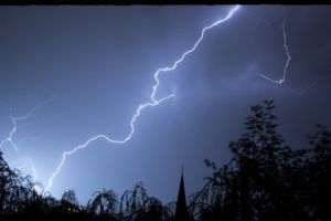 ALERTĂ METEO Prahova si alte 6 judete, sub COD GALBEN de furtună