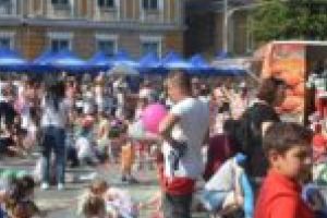 Distracţie cu aspect caritabil la Caransebeş. O familie a primit o donaţie de 5.000 de lei