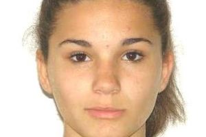 Aţi văzut-o? O fetiţă de 14 ani, din Teiuş, dispărută de acasă, căutată de poliţiştii din Alba