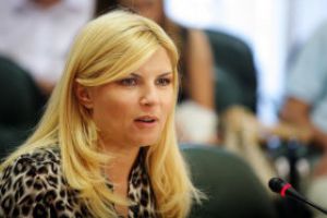 Elena Udrea a fost data oficial in urmarire generala