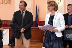 Elevi şi dascăli remarcaţi la competiţiile din domeniul economic, premiaţi de Universitatea „Petru Maior”