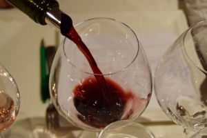 BIHOREANUL îţi dă de băut! Câştigă bilete de acces la Salonul vinurilor excelente din Cetatea Oradea