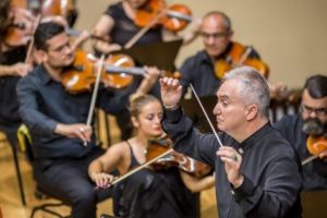 Muzica zilelor noastre  La aniversare,…