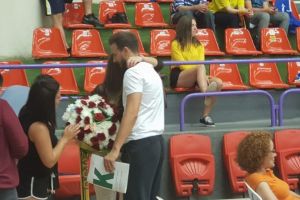 VIDEO FOTO – Cerere în căsătorie la meciul CSU Sibiu – U Cluj. Toată sala a aplaudat