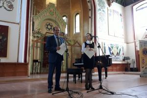 Clubul Lions Bistriţa a adus, în acelaşi loc, tineri voluntari şi bunici solitari