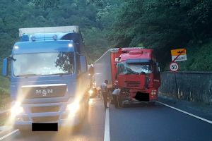 FOTO – Accident cu două TIR-uri pe Valea Oltului. Traficul este îngreunat