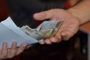 Furt din locuinţa unui devean, comis de falşi instalatori