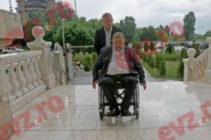 Impresionanta lecţie de viaţă a singurului parlamentar în scaun cu rotile