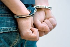 Tineri retinuti de politie, dupa ce au spart un autoturism si au furat o borseta, la Timisoara