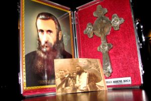 Cum vrea Biserica Ortodoxă să rezolve scandalul cu orădenii patroni ai mărcii Arsenie Boca: urgentează canonizarea preotului!