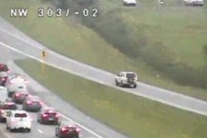 Manevra periculoasă a unui şofer, pe o autostradă
