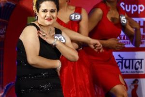 Concursuri de frumuse cu babe, obeze şi transexuali