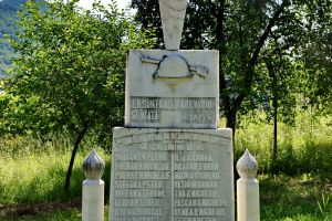 Monumentele din Luncoiu de Jos