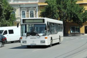 Copiii din Hunedoara, aproape gratis cu autobuzele locale. Elevii din oraş pot avea abonamente lunare cu doar 4,4 lei