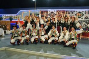 Cântec, joc şi voie bună, duminică, la Întorsura Buzăului. Spectacol folcloric