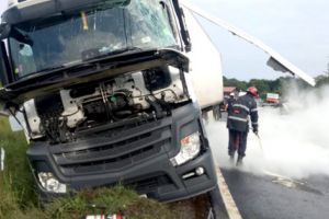 Două accidente produse pe acelaşi drum
