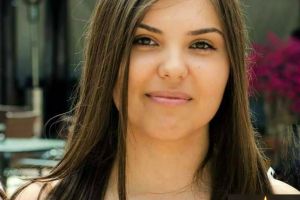 Tanara studenta de la Universitatea 